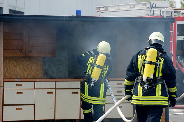 Kitchen fire 2 Kitchen Fire -Fire extinguisher